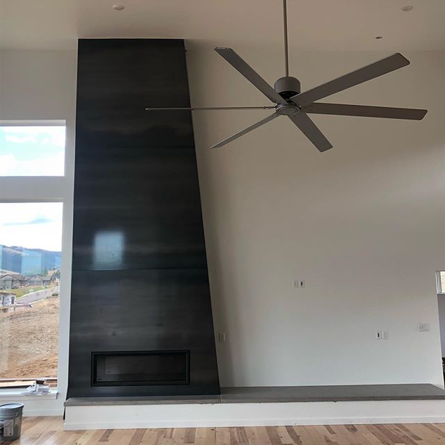 @freestoneconcreteworks no piece is to large. This hearth is over 17&rsquo; in length! It only took 4 guys to get it in there. 
#concretecountertops 
#concretehearth #concretefireplace #kitchencountertops #freestoneconcreteworks #concretebar #customc