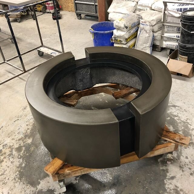 Here is one of the latest creations from @freestoneconcreteworks ! This is a 4&rsquo; diameter fire table that has two colors! (@buddyrhodes #warmgrey, #coal)
We can&rsquo;t wait to see it light up the night on #flatheadlake 
Thanks @montanafiredesig