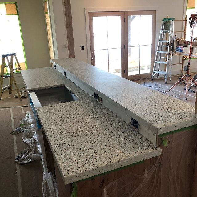 @freestoneconcreteworks took a couple shots from the confetti countertops project! These tops remind us of @bernicesbakerymt confetti cake! If you haven&rsquo;t tried it, you&rsquo;re missing out!! #whiteconcrete #recycledglass #concretedecor #concre