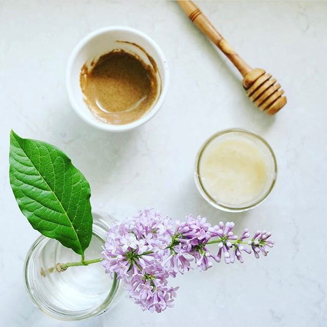 Homemade Face Mask
.
This Vitamin C face mask is so simple and has been part of my weekly ritual for years.
.
To make, you mix a heaping teaspoon of Camu Camu powder (I get mine @lightcellar ) with another big scoop of raw honey. That&rsquo;s it. So 