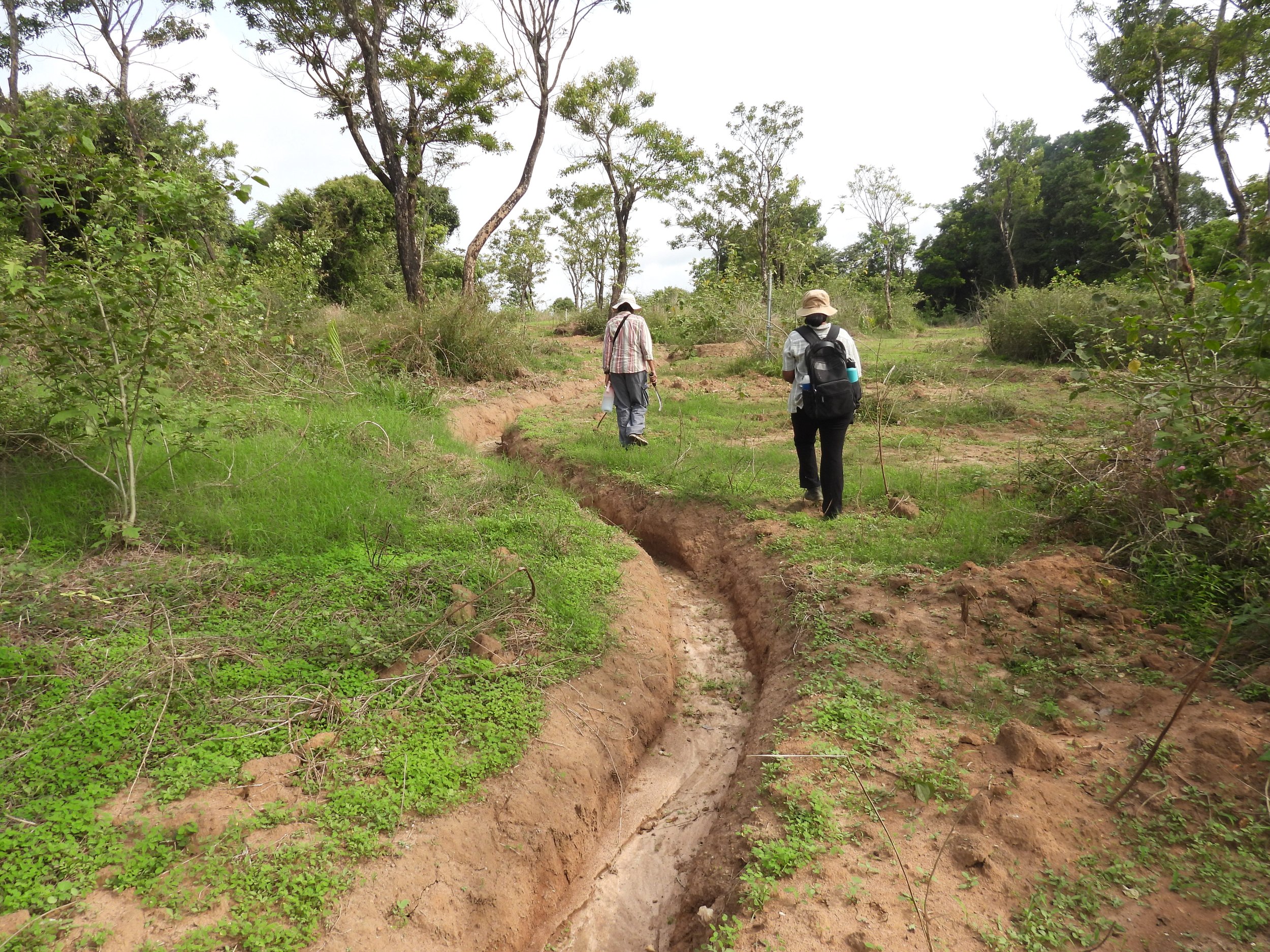 Overflow channel connecting earthworks
