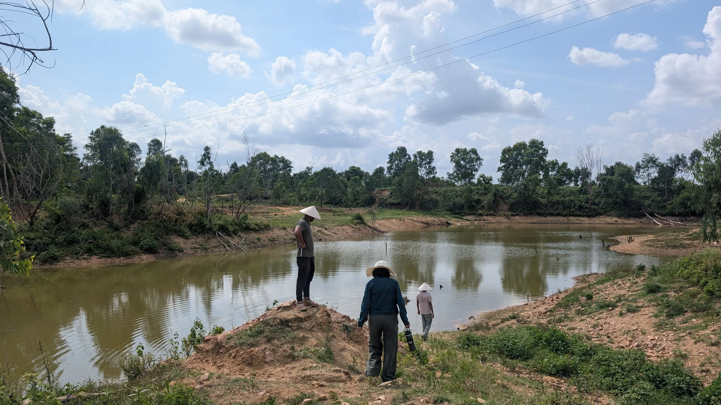 4 acre lake with 15 acres of common wild space