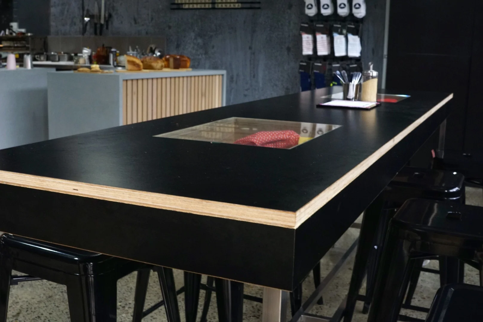 black sh long table.JPG