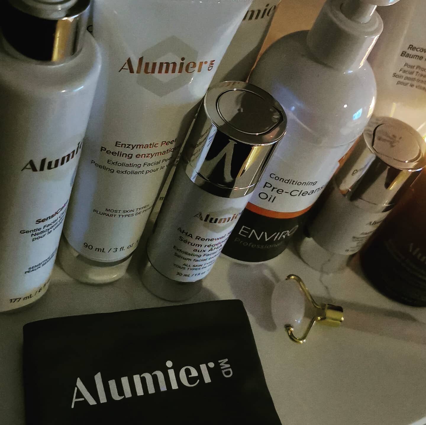 Friday night facials with my favourites! 

#alumiermd #environ #skincare #selfcare #homefacial #homepeel