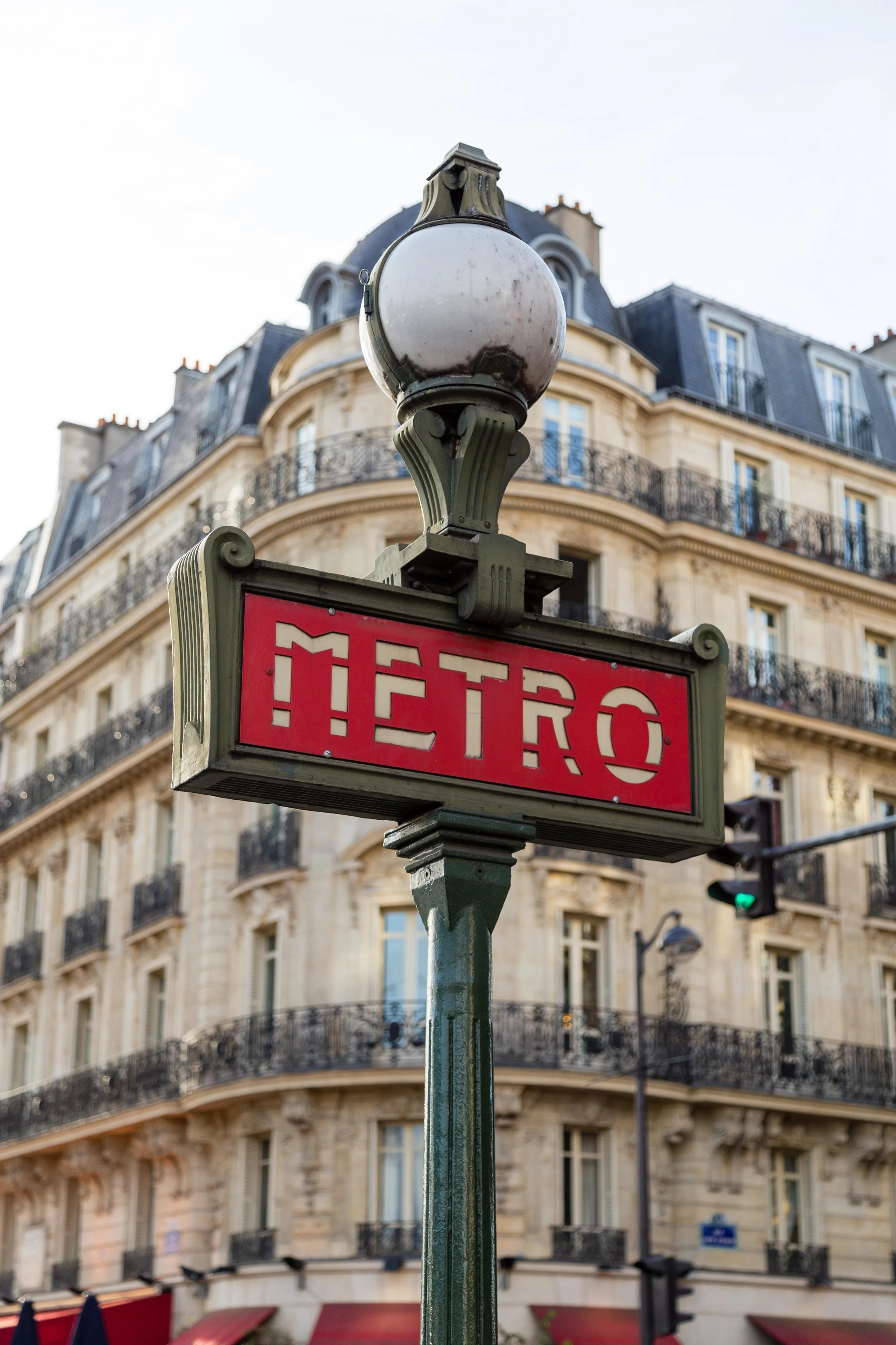 Complete Maps: Paris