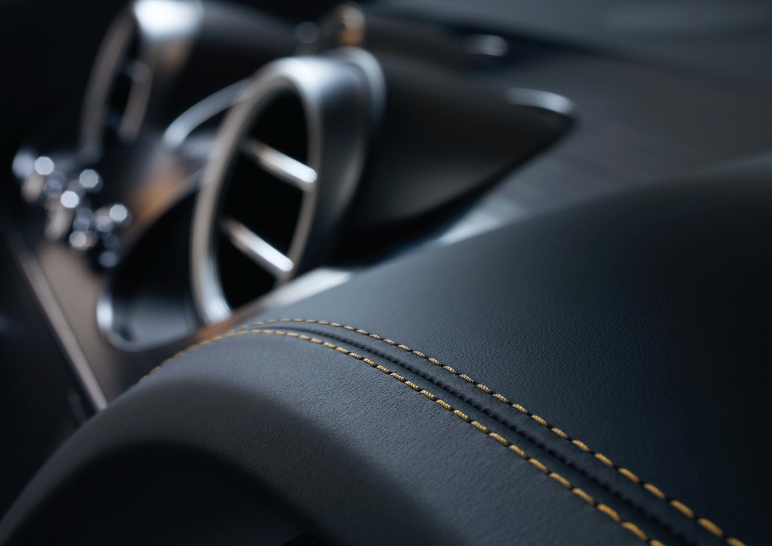 Bentley Bentayga Brochure _Page_40.jpg