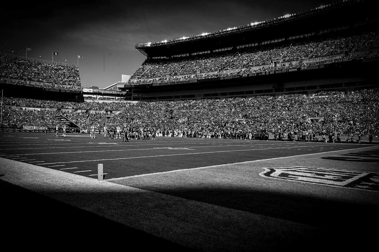 Loving these Thursday monochrome looks 👀&hellip;
.
.
.
.
.
.
.
#steelers #pittsburgh #412 #blackandgold #steelcity #herewego #photography #sportsphotography #monochrome #monochromephotography #blackandwhite #nikon @nikonusa @sigmaphoto #sigmalens #s