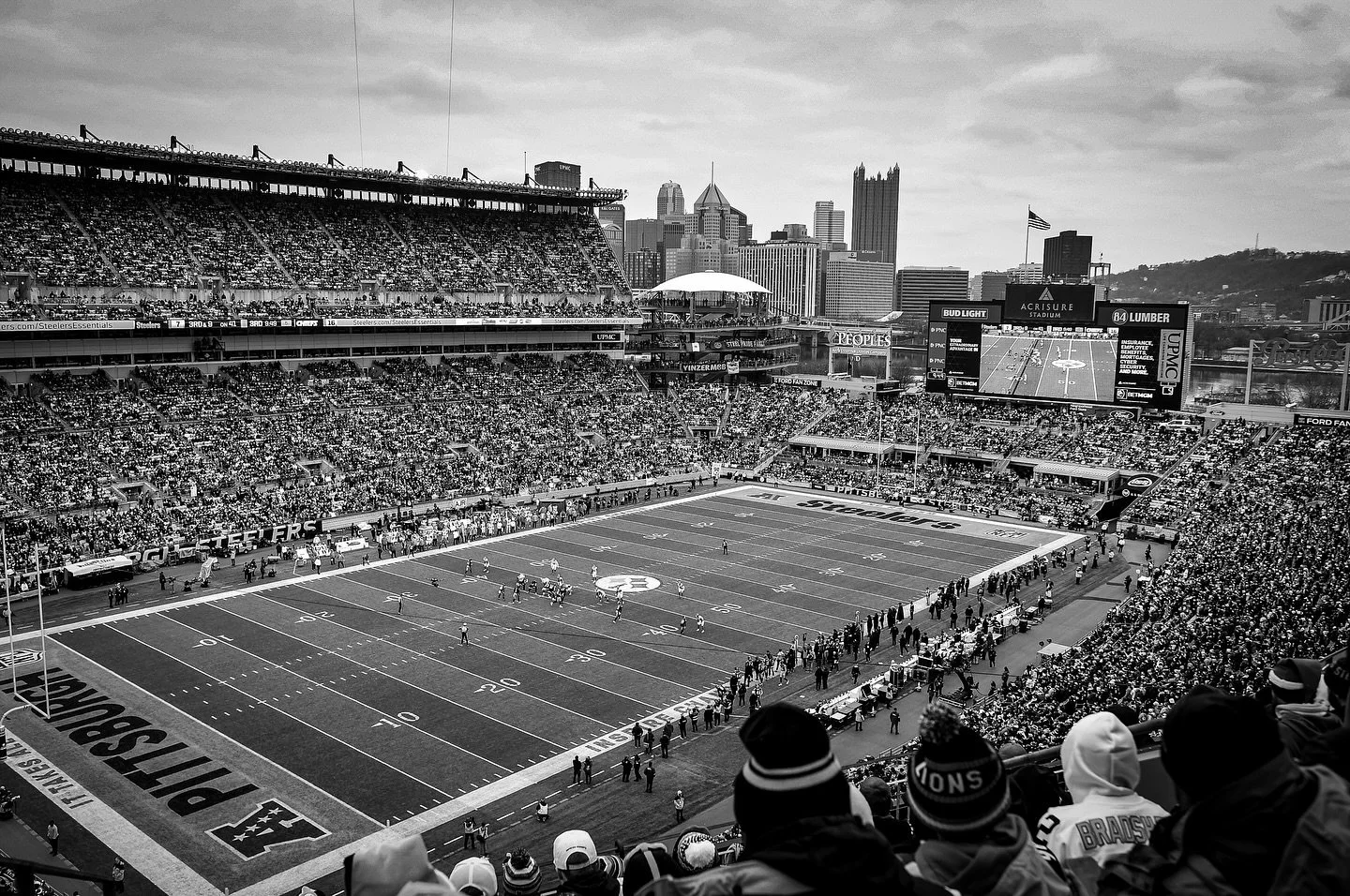 Football in the Burgh (feat. @bertkreischer ) 
.
.
.
.
.
.
.
.
#steelers #pittsburgh #412 #blackandgold #steelcity #herewego #photography #sportsphotography #blackandwhite @nikonusa @sigmaphoto #nikon #blackandwhitephotography #NFL #football