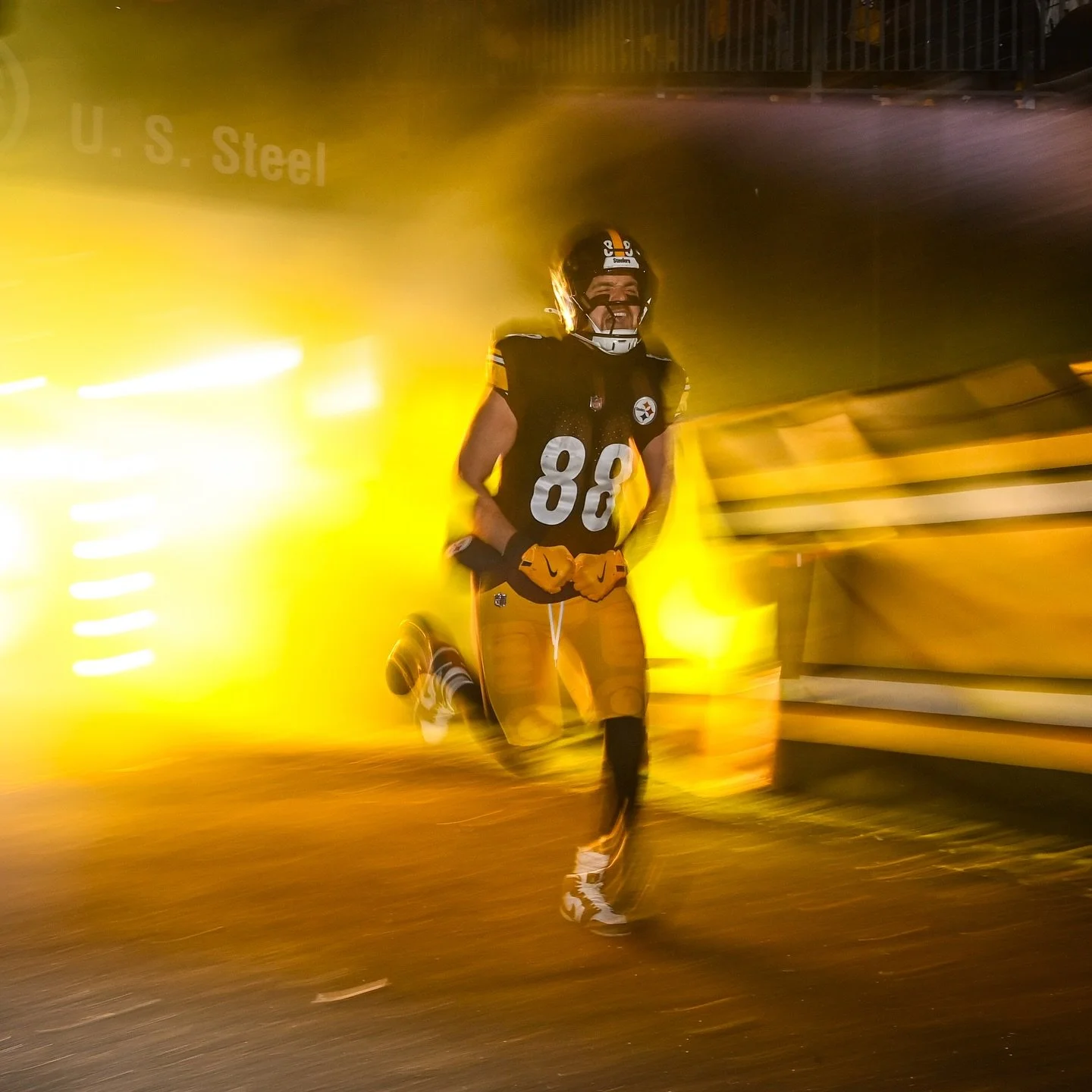 Last home game of the season was a cold one 🥶 time to regroup, refocus and get ready to dance&hellip;
.
.
.
.
.
.
#steelers #pittsburgh #412 #blackandgold #steelcity #herewego #photography #sportsphotography #blackandwhite @nikonusa @sigmaphoto #nik