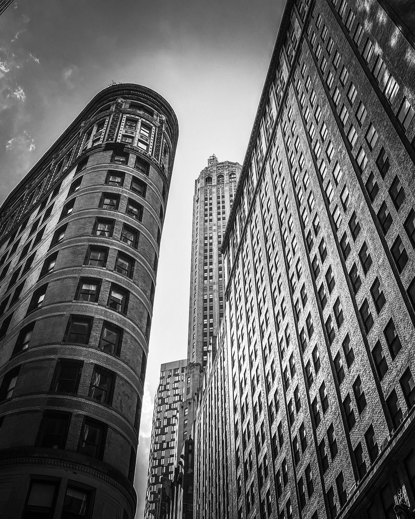 Spent some time in NYC Last weekend and I spent a lot of that time looking up&hellip; it&rsquo;s a state of mind out there. 
.
.
.
.
.
#architecture #blackandwhitephotography #architecturephotography #nyc #newyorkcity #yankees #yankeestadium #blackan