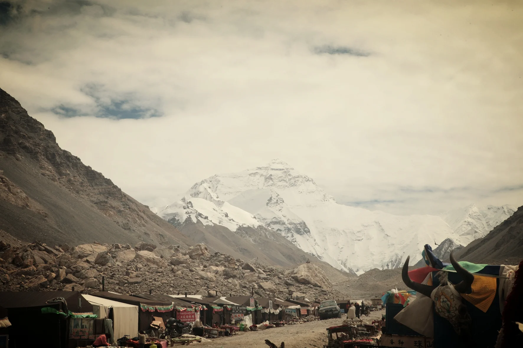 Mount Everest base/ Tibetan approach