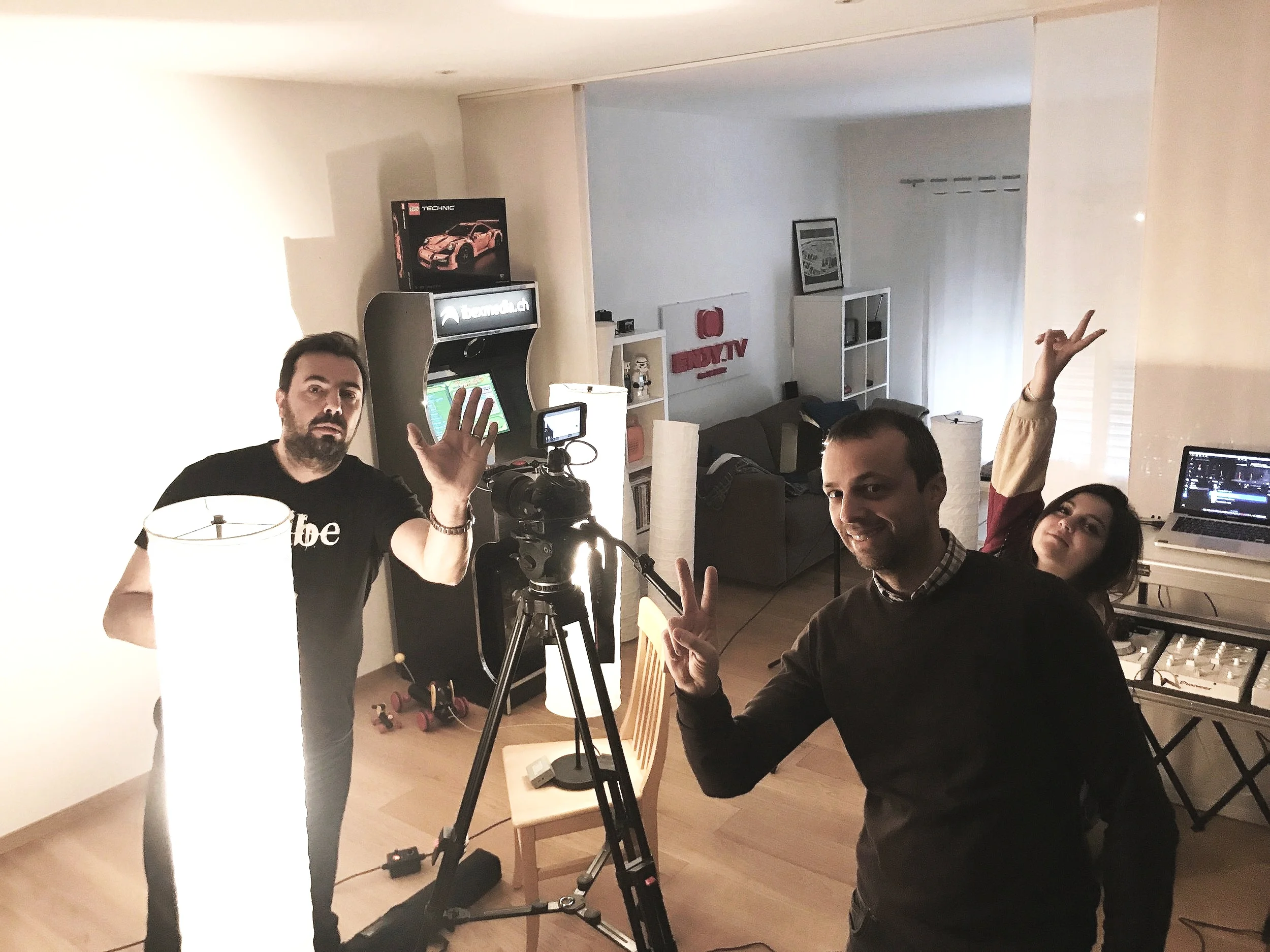 Sa sinistra: Alessandro Saiani, Frank Rigamonti e Alice sul set del videoclip “Password”