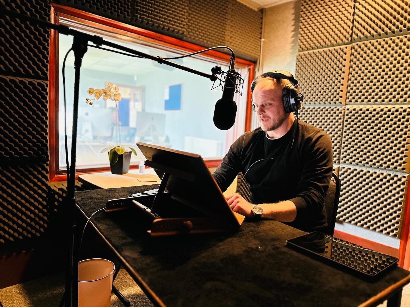 It was so good to see and hear @actualfactor at work narrating the last chapter of Arthur today. An incredible performance which I can&rsquo;t wait to share. Enjoyed recording my Author&rsquo;s Note, too. 🙂 #arthur #kingarthur #lancelot #audiobook