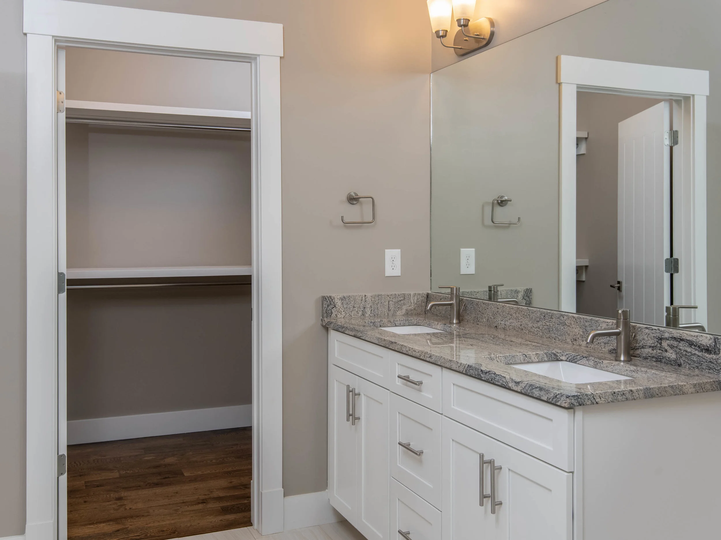20 Lakeshore Dr (19).jpg