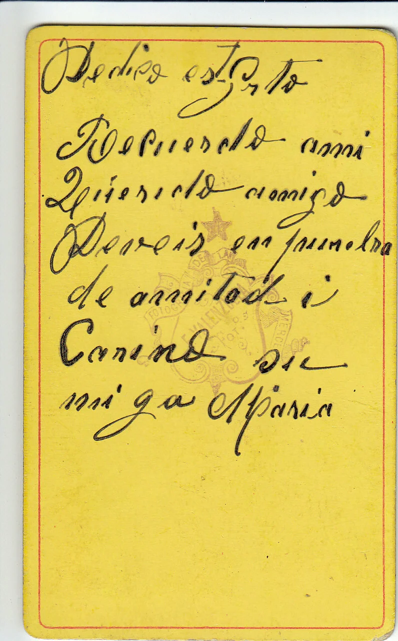 Wedi ei ysgrifennu ar gefn un o'r lluniau. Written on the back of one of the photographs. 'This is a token of remembrance to my dear friend Davies, as a token of friendship and love. His friend, Maria.' Cyfieithiad/translation: Consuelo Rivera-Fuentes