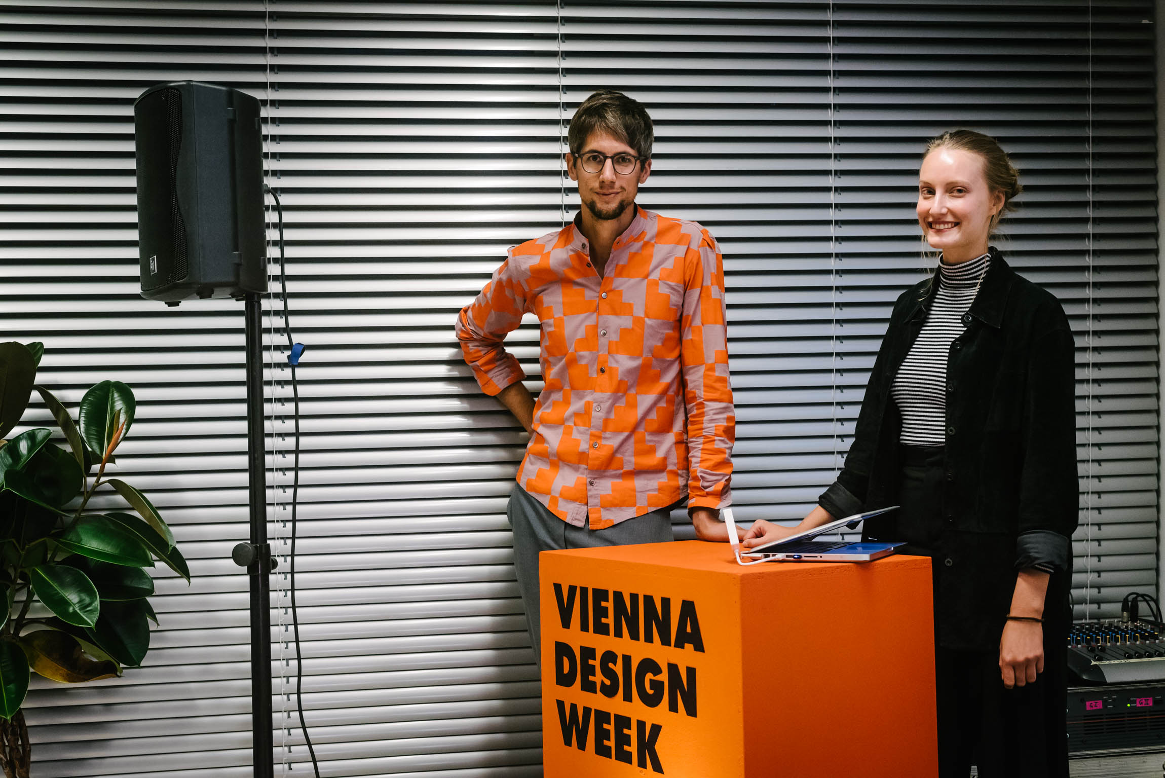 DOING NOTHING WITH AL - EINE NEUROREAKTIVE ROBOTIKINSTALLATION Emanuel Gollob