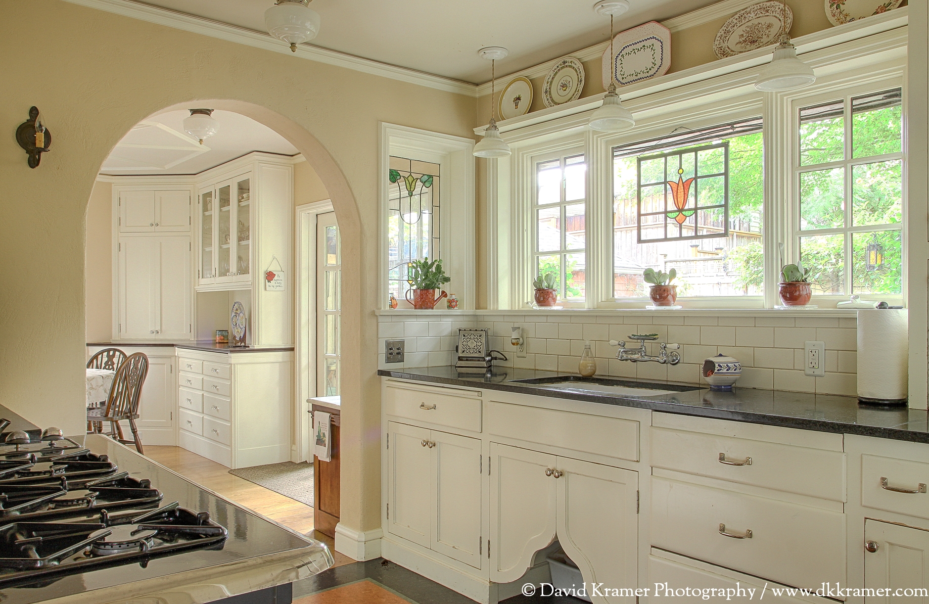 11 LNA-BrickHouse-Kitchen2-DKPhoto.jpg