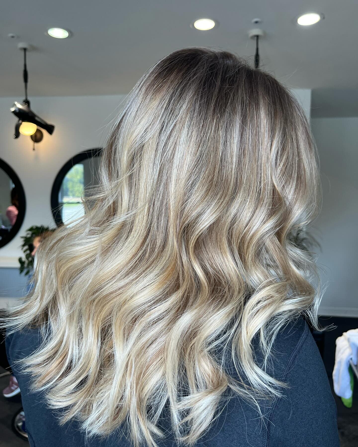 Chopped some length, added highlights, and double toned to erase some previous color ✂️✨🤍💛🎨🤩