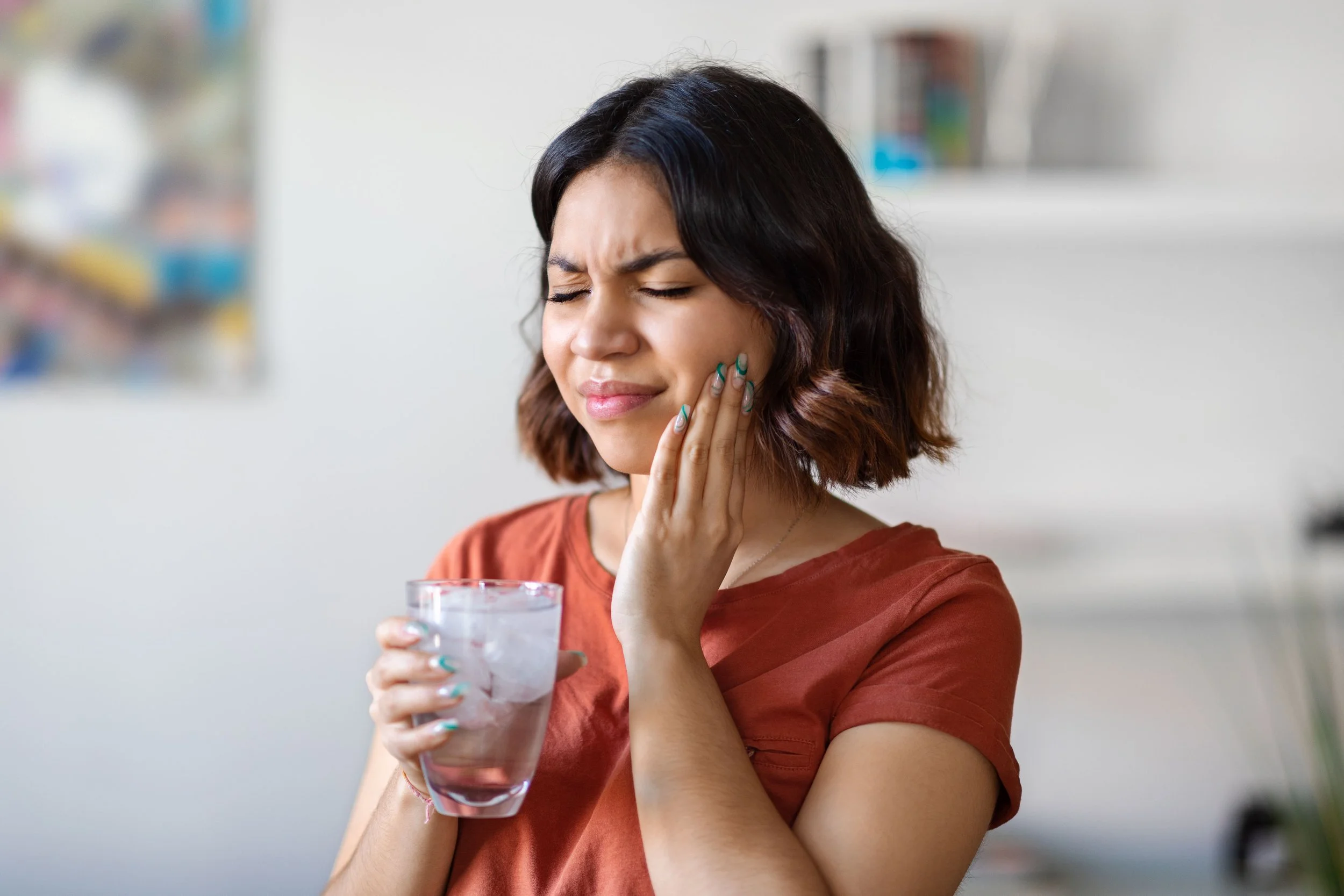 Sensibilidad dental: causas reales y cómo reducirla sin empeorarla