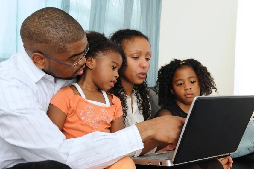 family-using-computer-together-istock_0.jpg