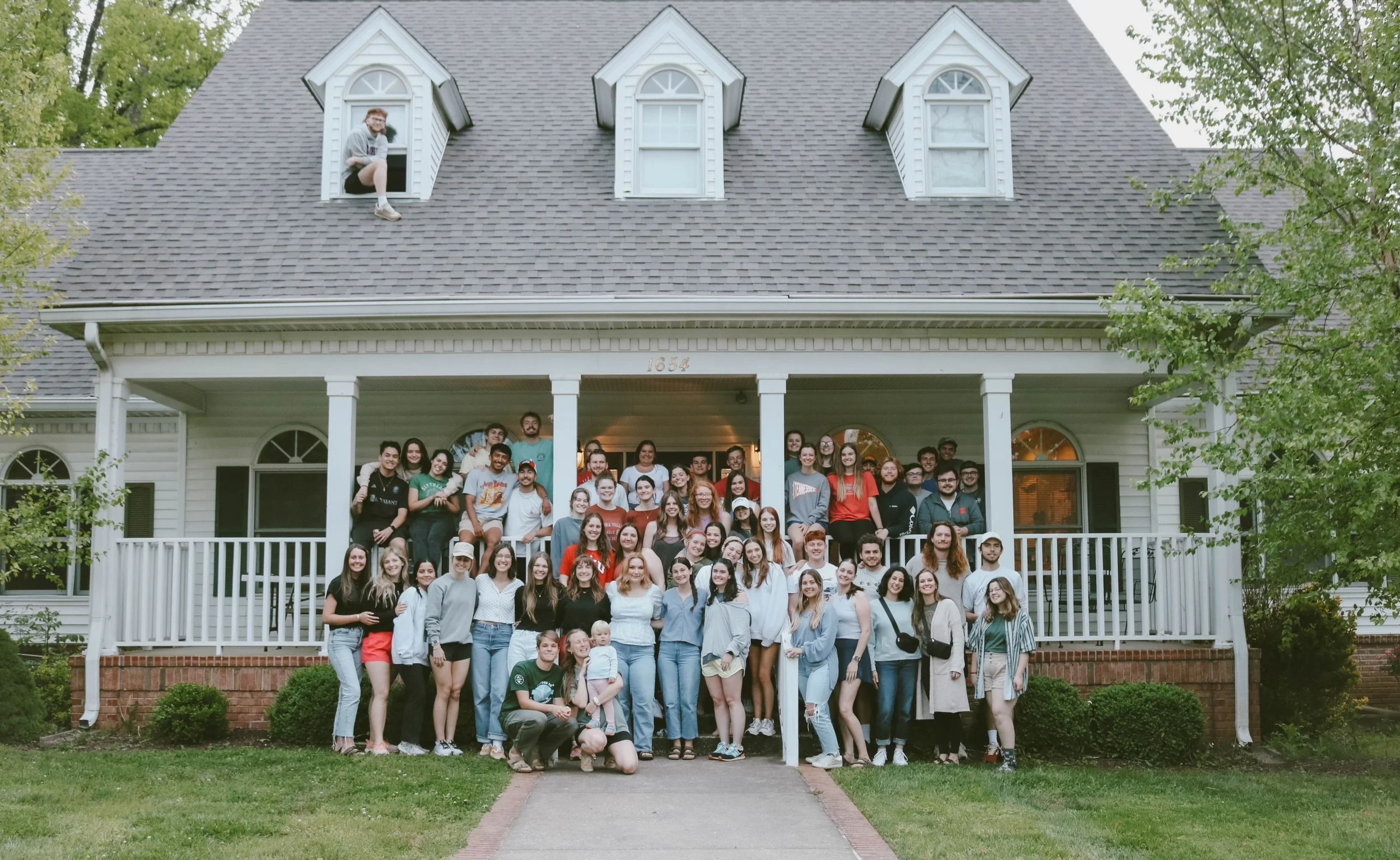 ANNUAL GROUP PHOTO + Senior Notes