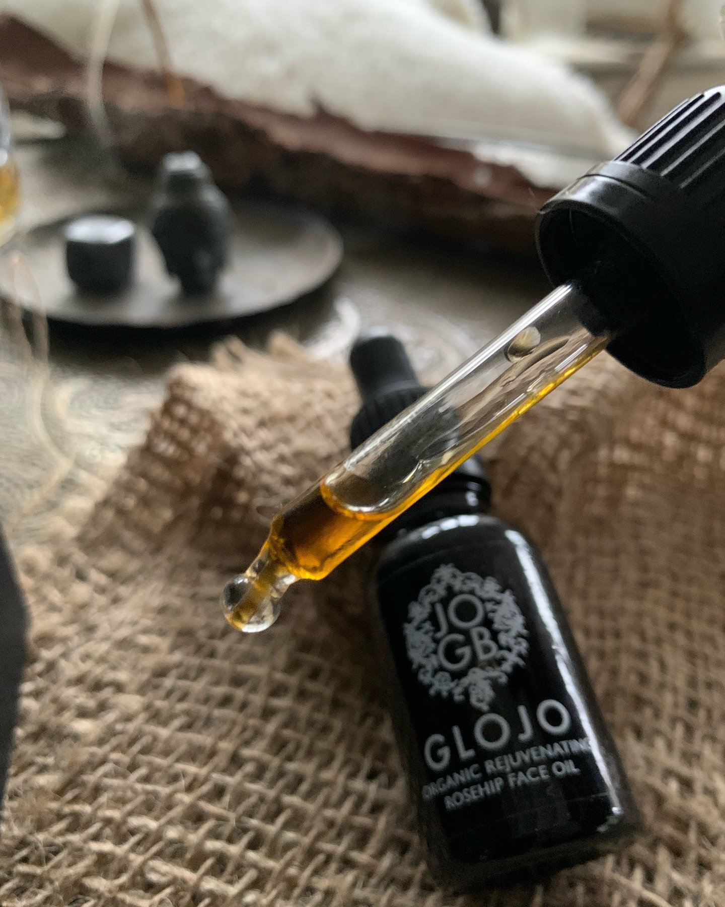 Welcome GLOJO 🌹 into the JOGB tribe &hellip; Rejuvenating Rosehip Face Oil - 100% pure, organic, cold pressed in Chile (where my sisters were born so it felt kinda right). 

The most transformative face oil that suits even the most sensitive of skin