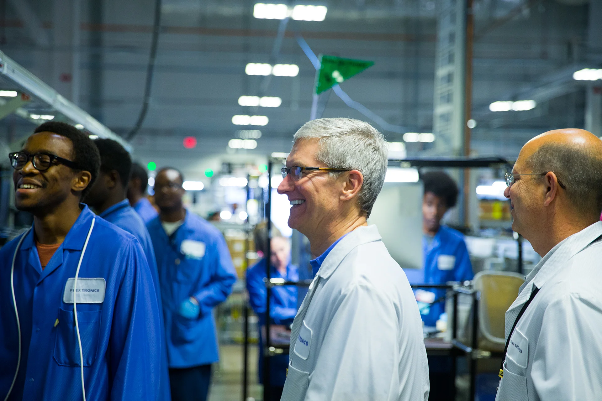 140605_TimCook_AustinFactory_MM_000856.jpg