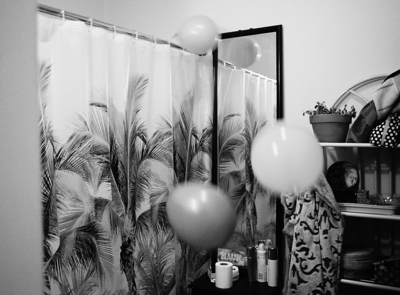 baloons2 b&w.jpg