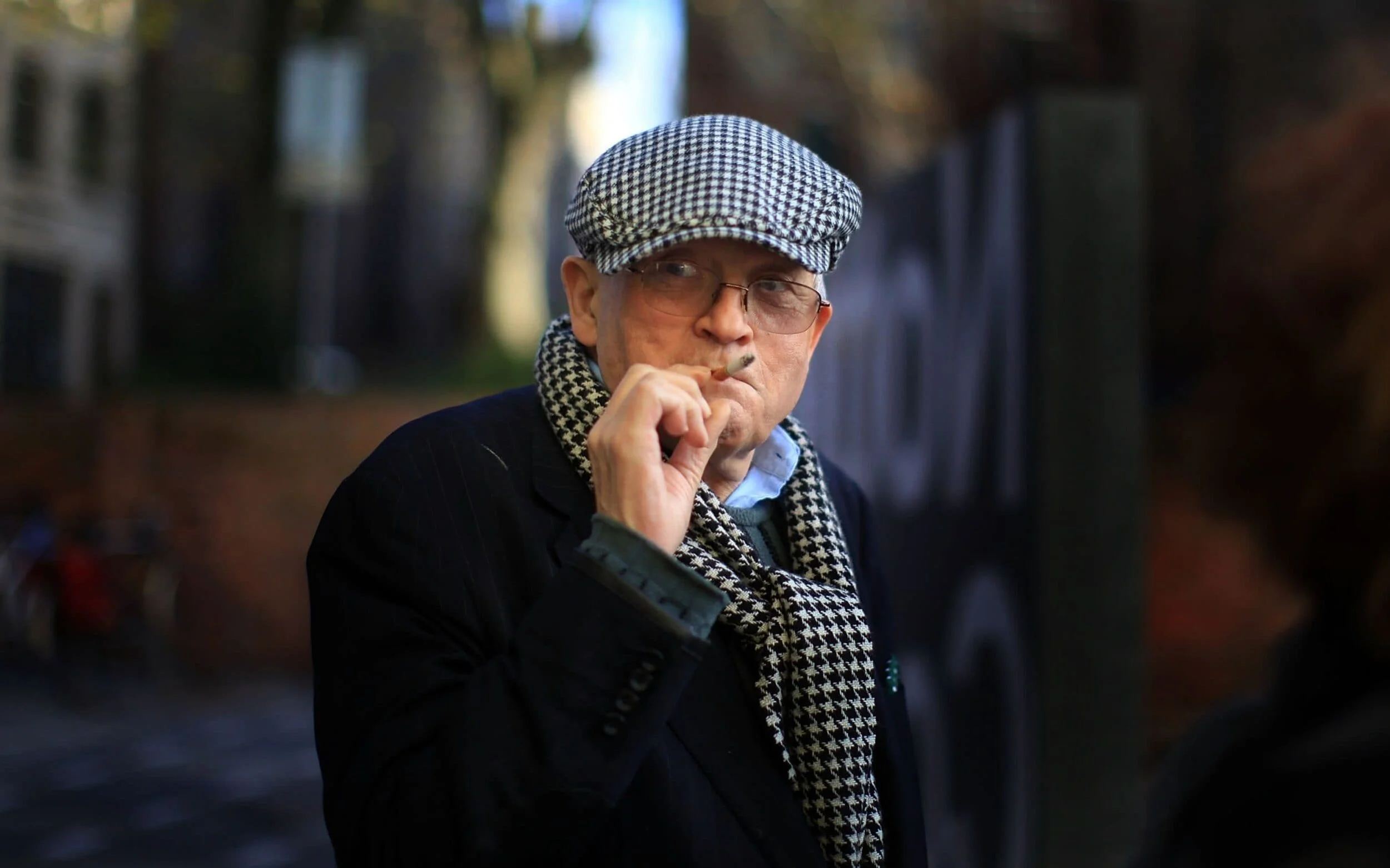 Artist David Hockney Suggests Smoking Could Protect People Against the Coronavirus 