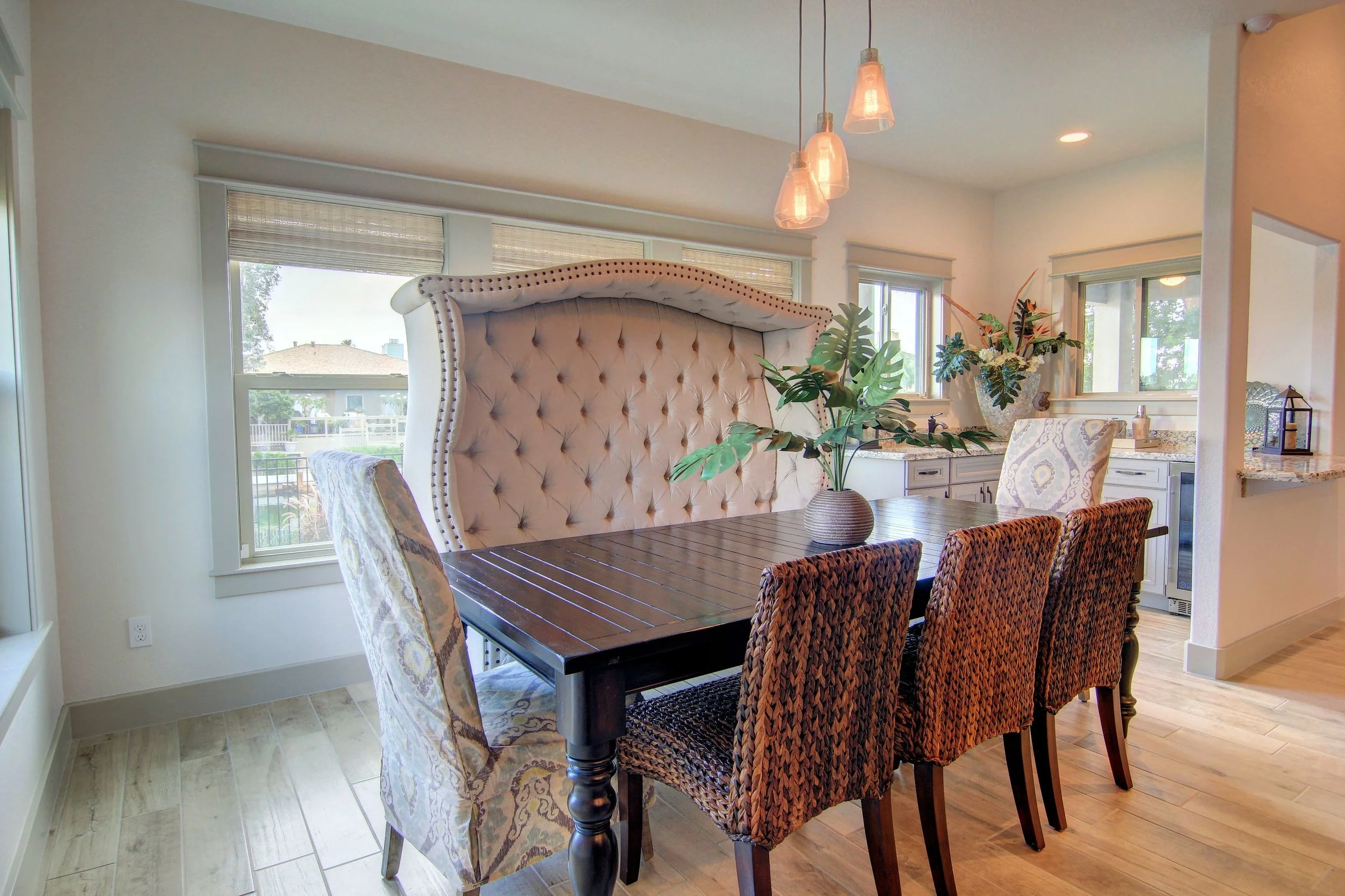 Dining Area (1).jpg