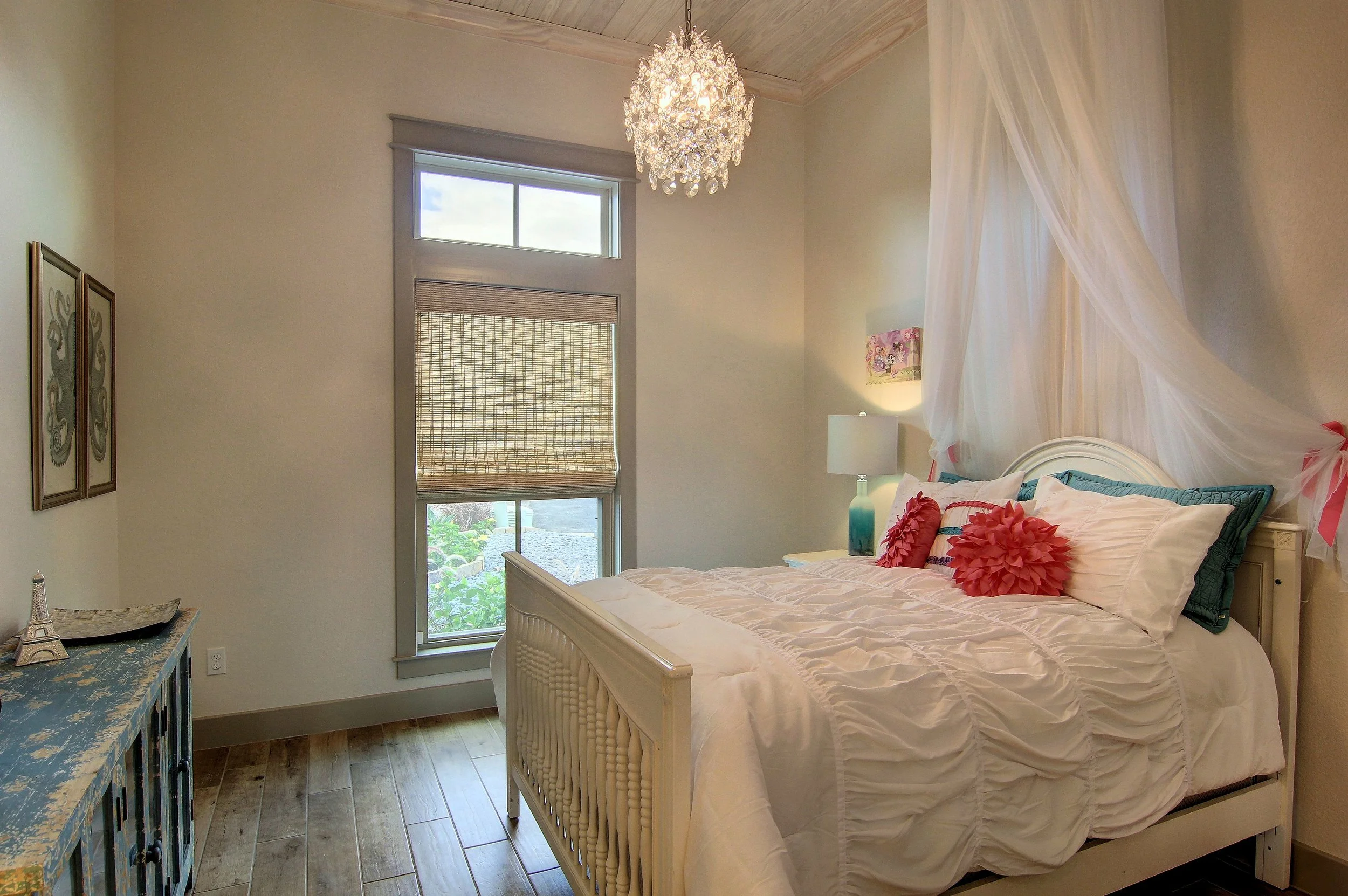 Second Bedroom (2).jpg