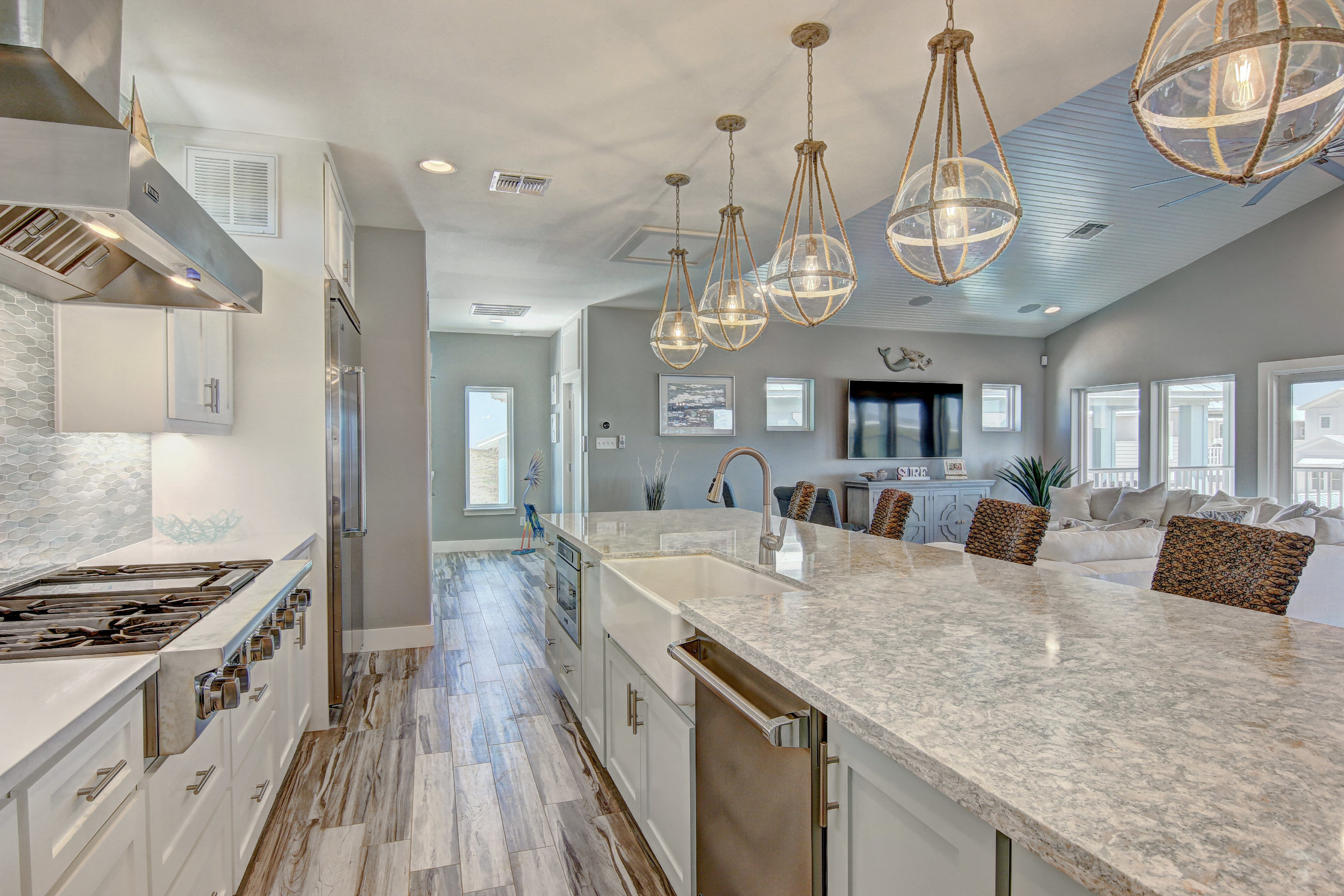 8125 Beach Break Kitchen 7.jpg