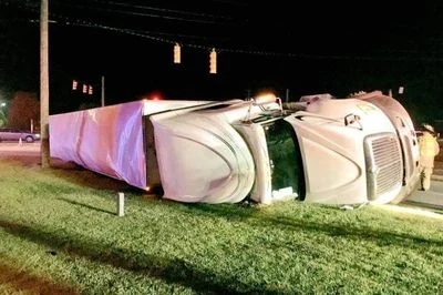 Truck-overturns-in-North-Carolina-loses-44000-pounds-of-vodka.jpg
