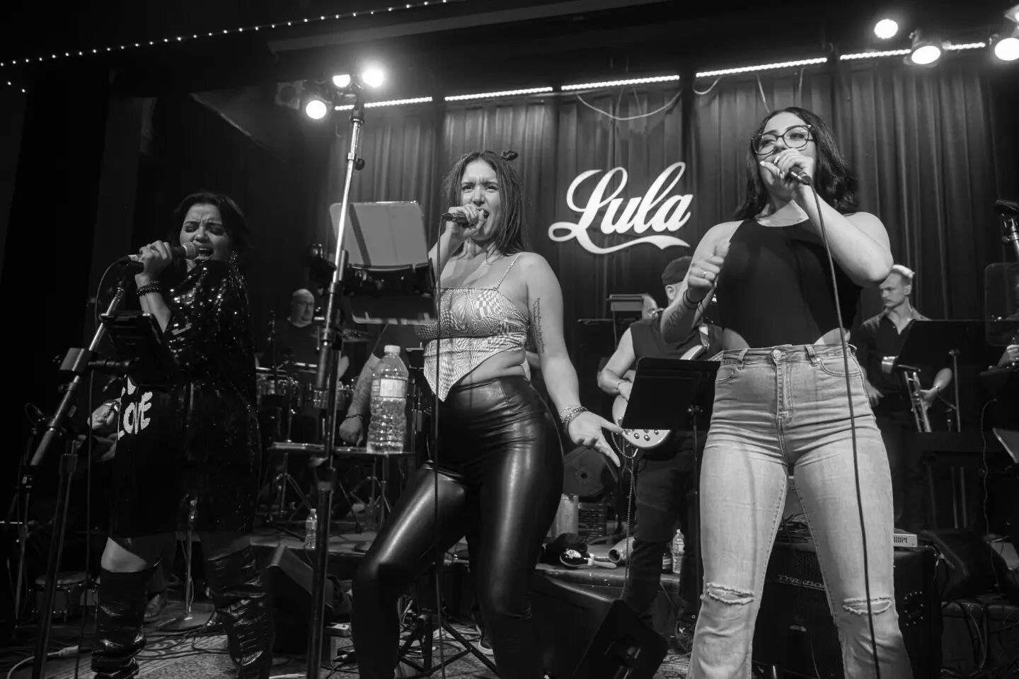 Throwback to a memorable night! A few photos from our first SWA Divas Show @lulalounge a few weeks ago. Thank you @guevarafilms for capturing these amazing shots! 

#SWADivas #guevarafilms #lulalounge
#SalserosWithAttitude #SWA #SuaSua 
#SupportLocal