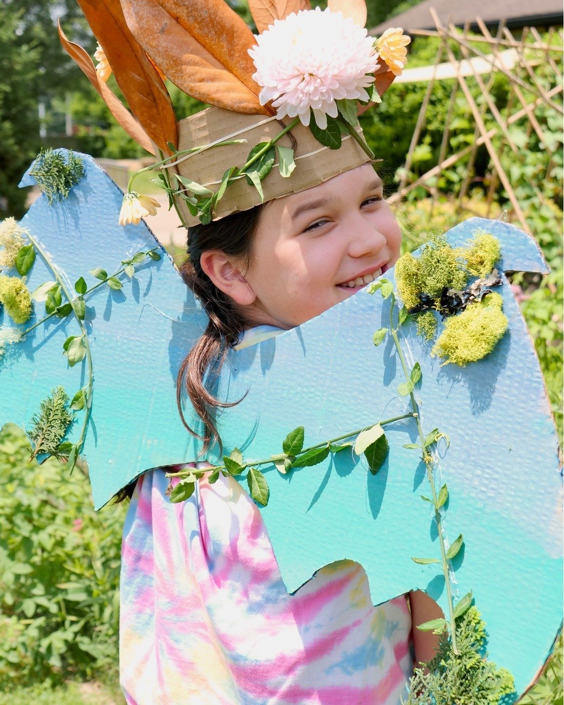 Happy Friday &ndash; it's time for a photo roundup! 📸☀️
Camp Walden has been buzzing with fun this week:
💦 Outdoor water play in Traditional Camp
🧚&zwj;♀️ Handcrafted wings &amp; whimsical hats from Wild Walden: Nature Craft Camp
🍝 Delicious dish