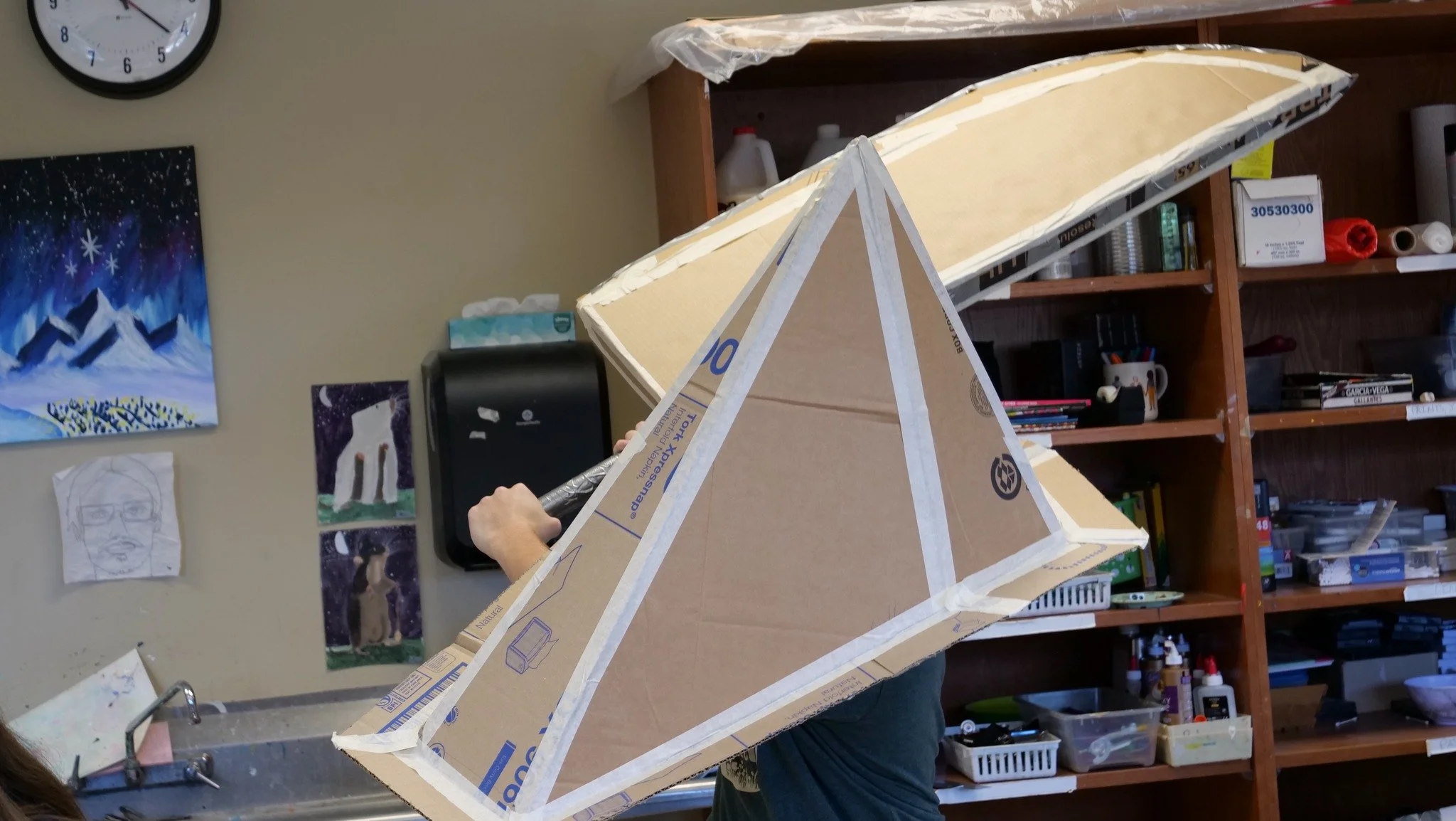 🎨 Our High School art students are diving deep into creativity! From designing marine-life-inspired chess pieces to crafting large-scale cardboard costume accessories and stunning multimedia works, their imagination knows no bounds. 🌊♟️✨
We’r