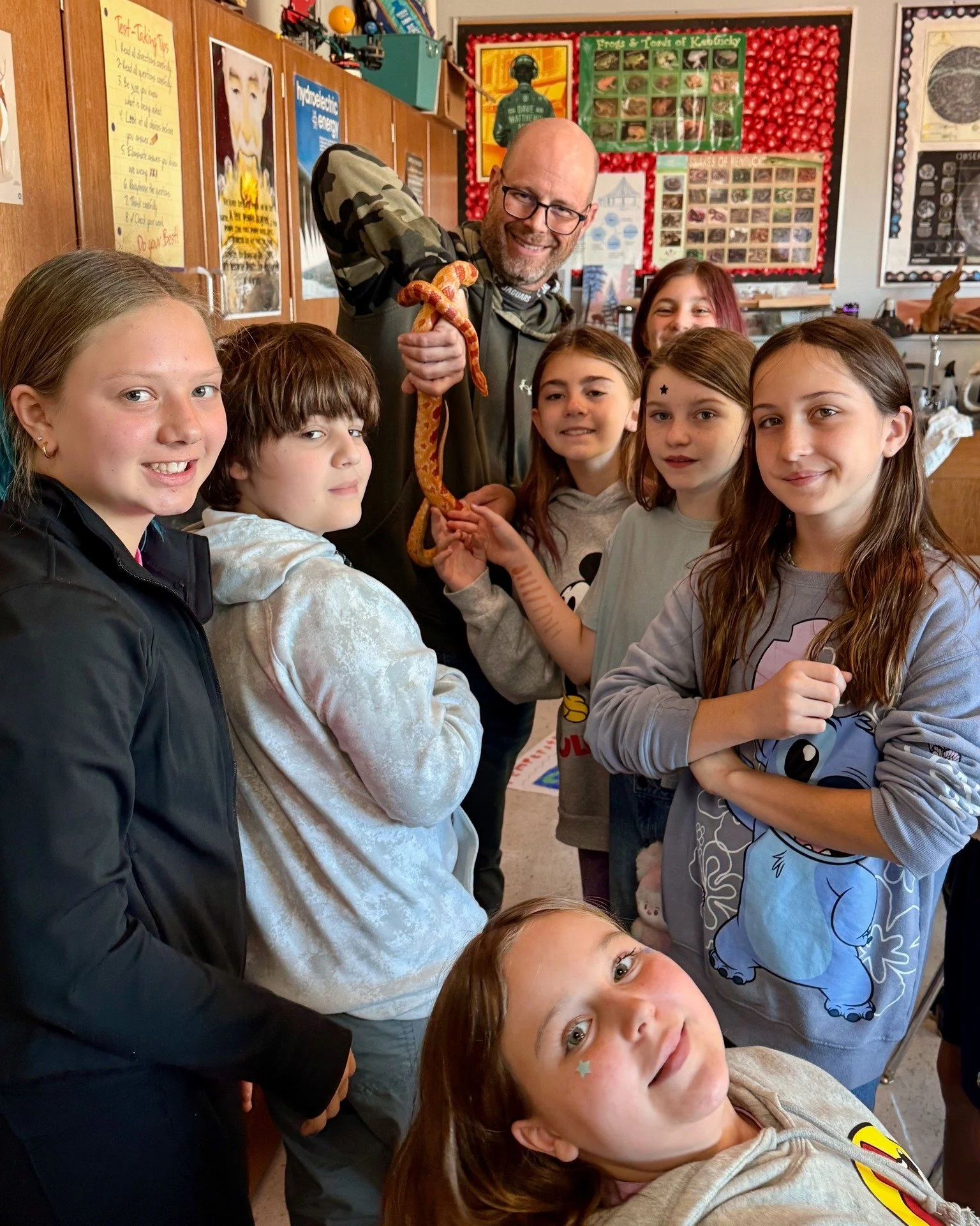 Spotlights and scales in 5th Grade! 🌟🐍 Students are making their own shadow puppets in Drama and getting up close with Alice the corn snake in Science. From imagination to observation, learning comes alive at Walden! 💡🎭
#WaldenSchool #CuriousMind