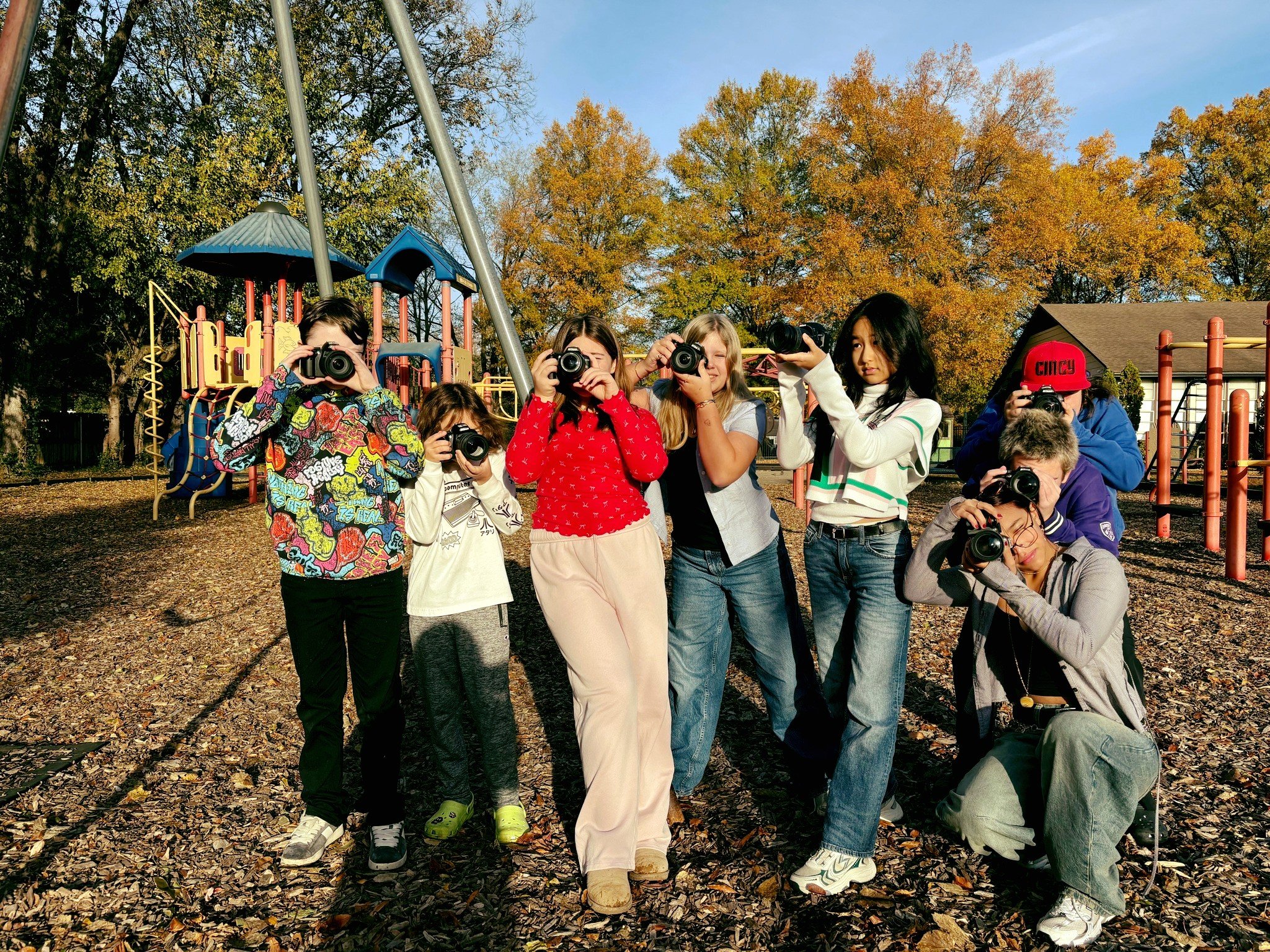 Snapshot from art class! 📸 Our middle schoolers are learning the fundamentals of photography and finding their creative eye.

#WaldenSchool #ArtClass #HandsOnLearning