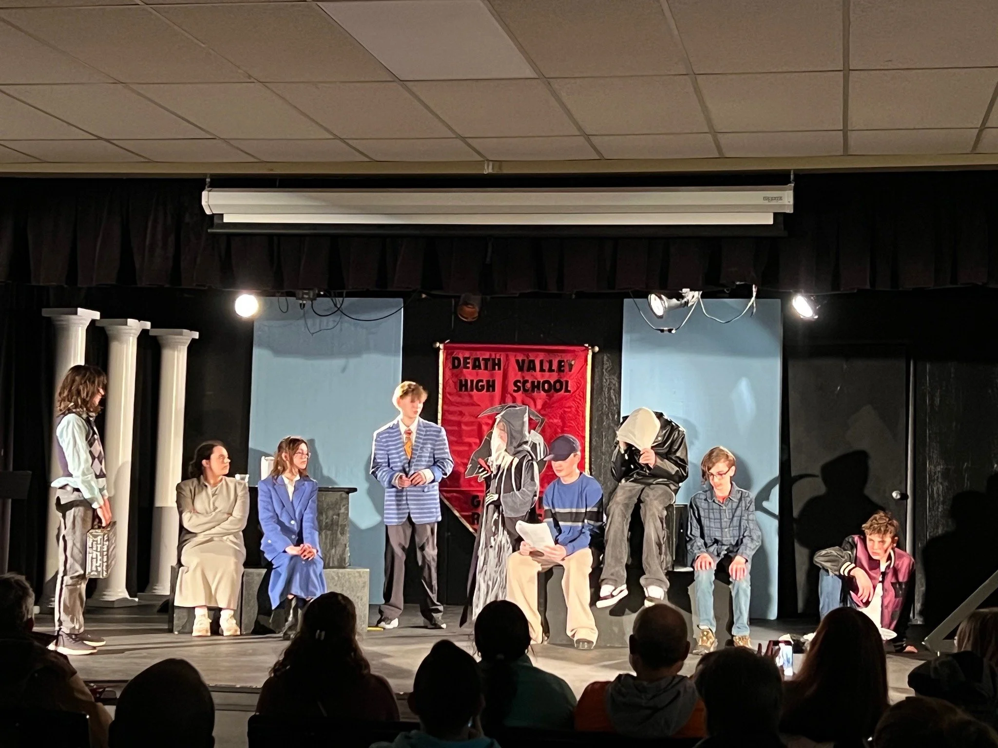 Spotlight on the incredible 8th Grade cast and crew of Throwing Shade, who lit up the stage last Friday evening. Bravo to all! 👏✨ #bewalden #gowalden #waldendrama #waldenmiddleschool