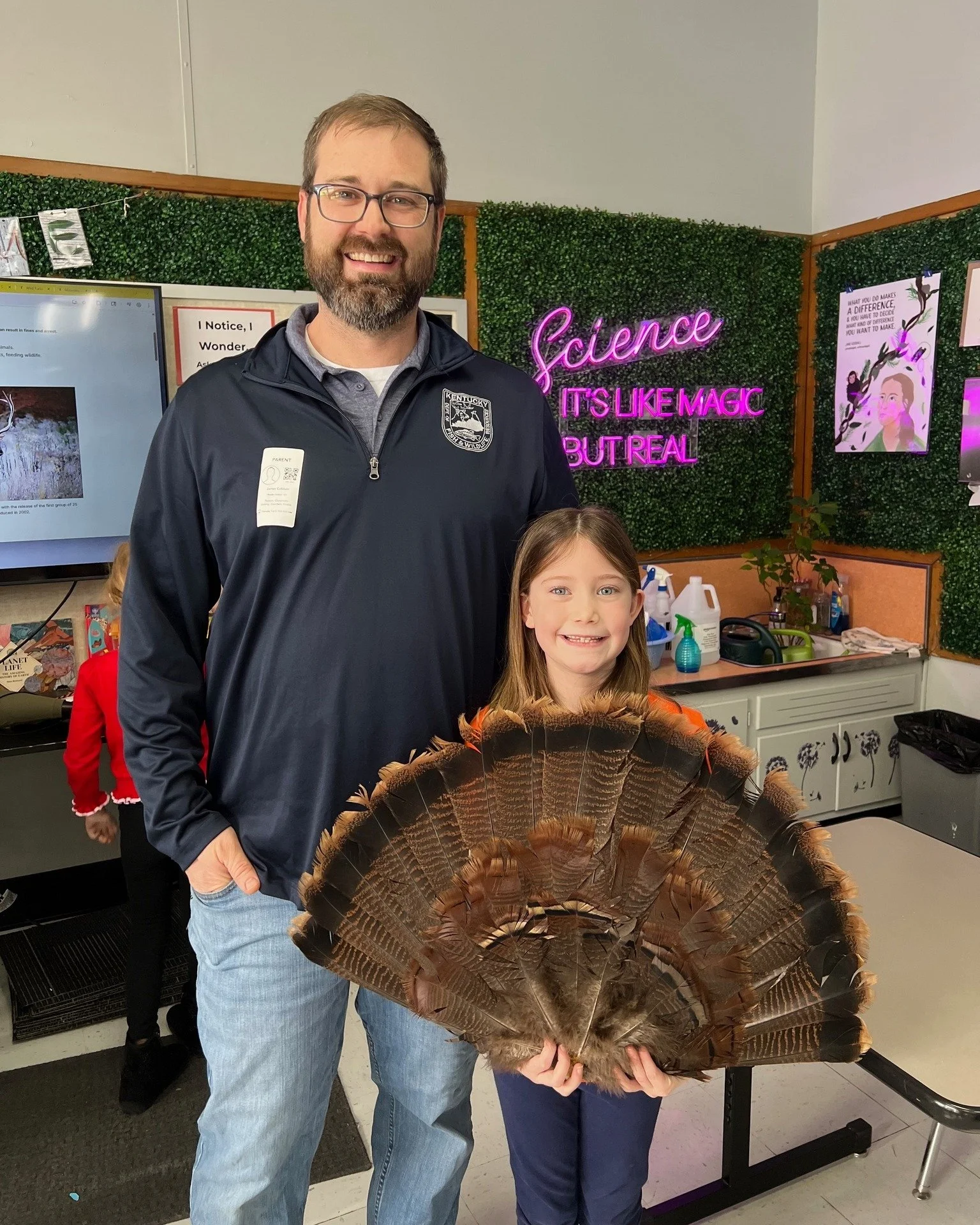 Last week, Lower School science welcomed two wonderful guest parents! 🔬⚡🐾
Bryan Cobban, wildlife biologist with the Kentucky Department of Fish and Wildlife Resources, shared the sights, sounds, and even scents of animal communication with our Lowe