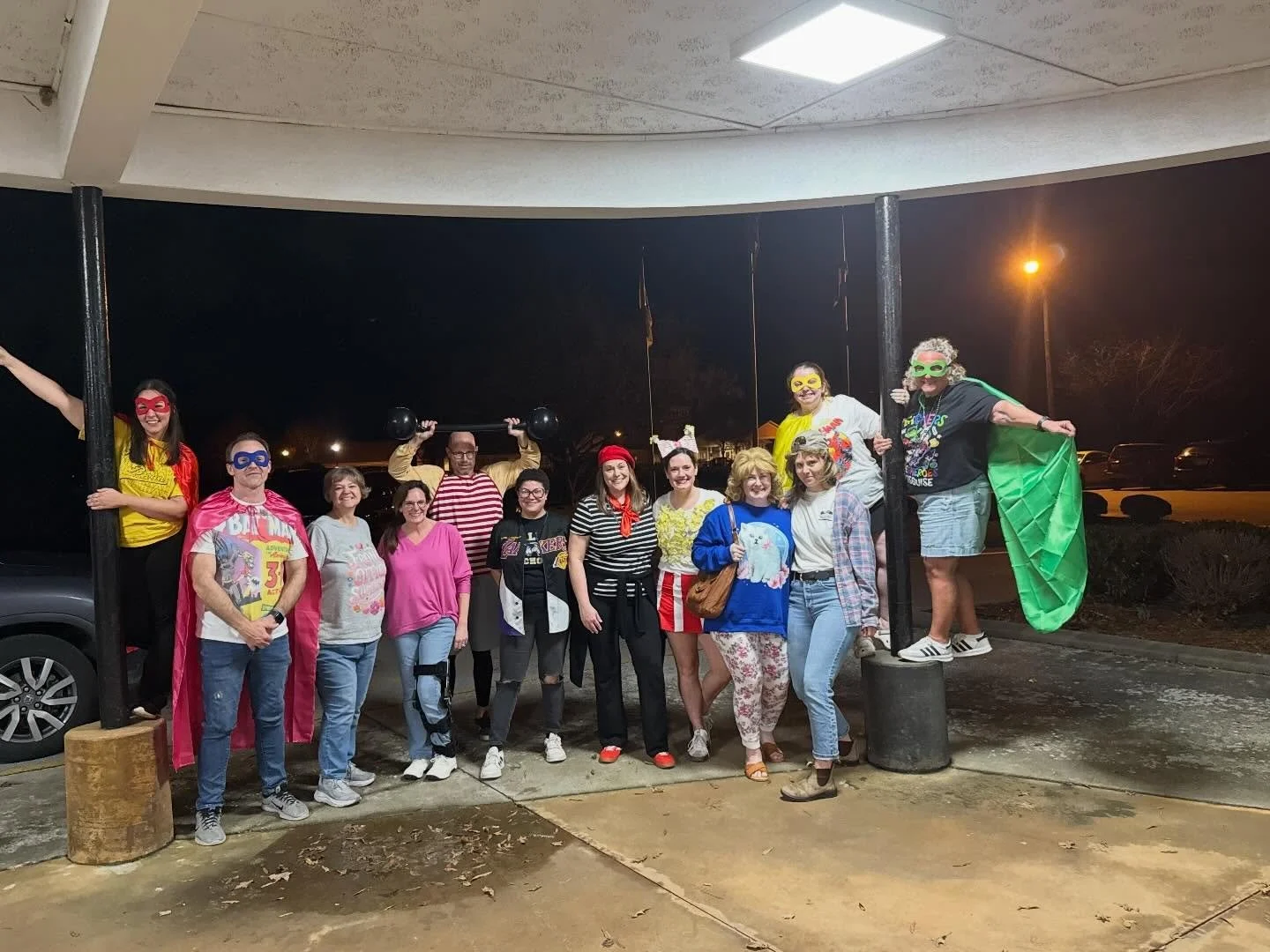 Fun alert: Walden faculty and staff team at Trivia Night! Thank you to the Walden Parent Association for sponsoring the amazing event and shout out to all of our attendees! 🖤💛#gowalden #waldenschool #trivianight