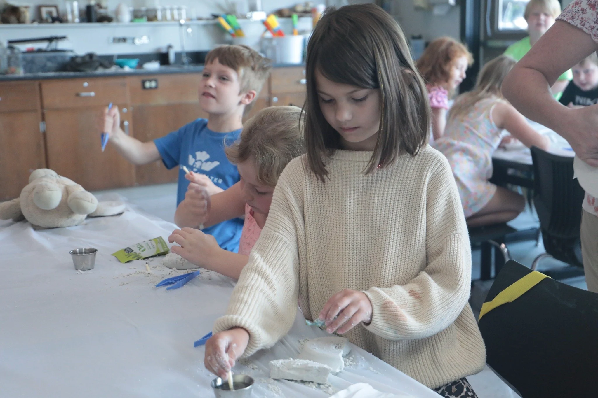 It's all about messy fun! 🦕🎨 Campers dig for dinosaurs in Messy Science and let their creativity shine in Clay Camp, where they paint, sculpt, and create one-of-a-kind masterpieces. #CampWalden #WaldenSchool #SummerCamp #LouisvilleKY #HandsOnFun