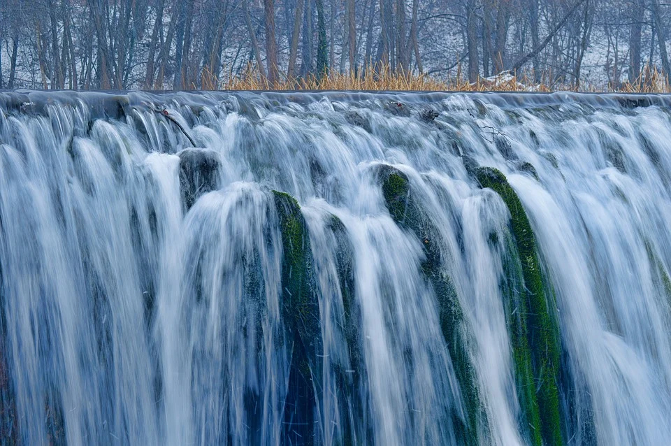 cascade-1159342_960_720.jpg