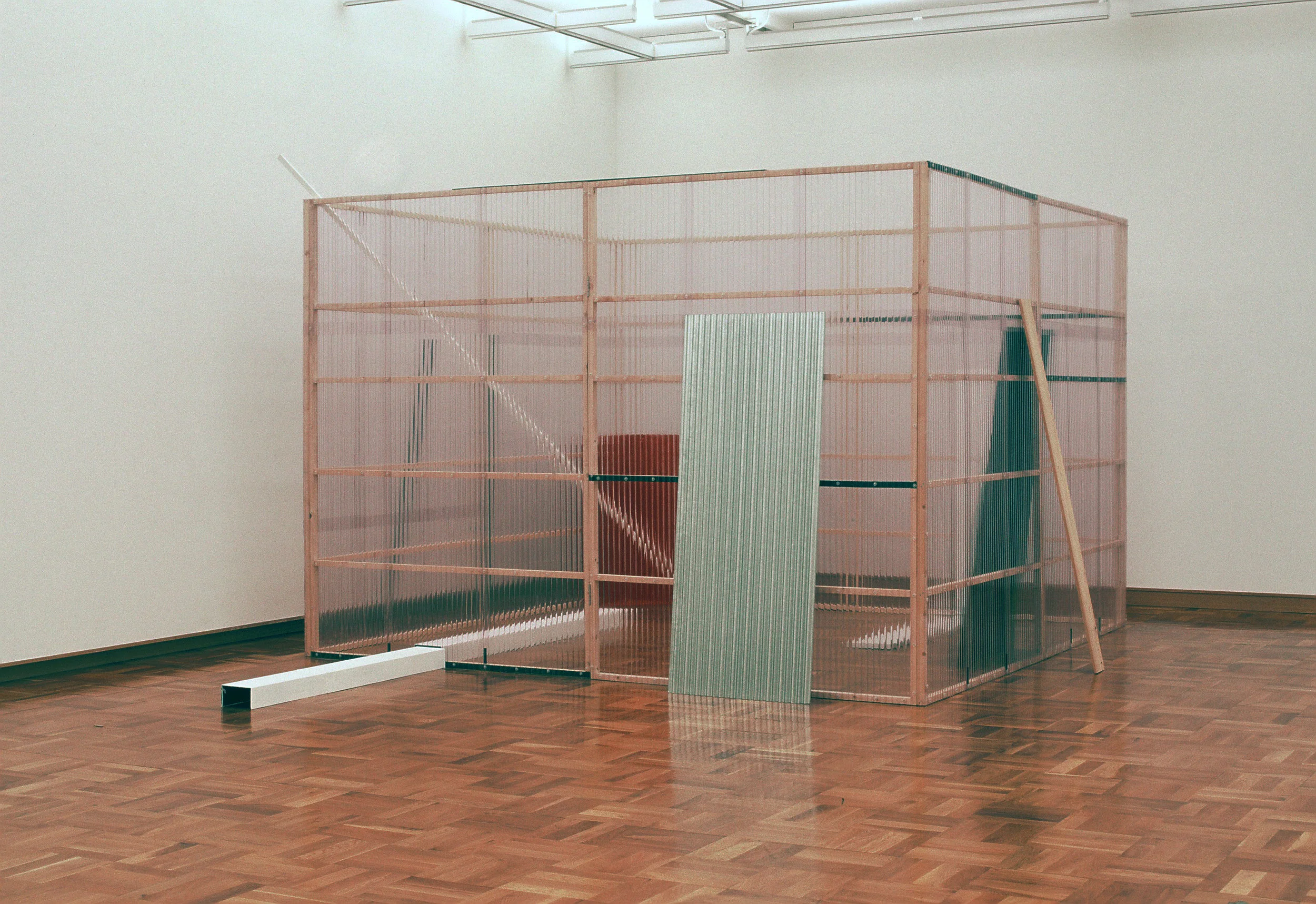 Concealed and Enclosed Surroundings , 1997 包囲周閉 ( Hōi Shūhei ) Wood, paint, metal bars, corrugated metal, corrugated plastic 250 x 340 x 340 centimeters Installation view, Kishio Suga , Hiroshima City Museum of Contemporary Art, 1997 Photo: Tsuyoshi Satoh