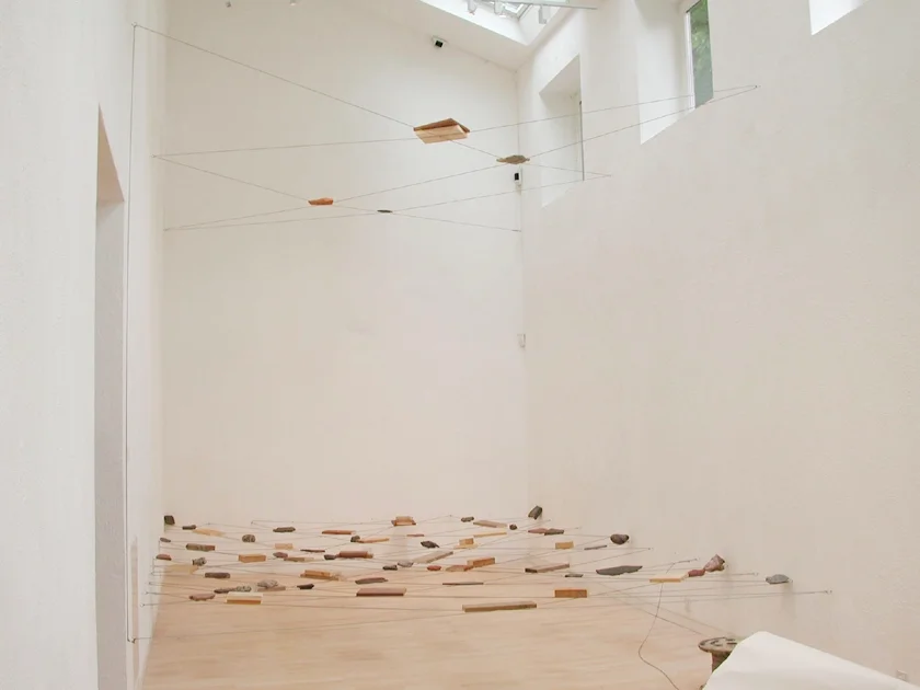 Left-Behind Situation , 1972/2001 捨置状況 ( Shachi Jōkyō ) Wood, stone, wire rope Dimensions variable Installation view, Mono-ha: School of Things , Kettle's Yard, Cambridge, UK, 2001 Photo: Tsuyoshi Satoh
