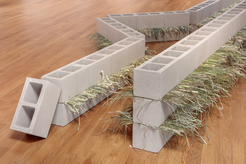 Units of Dependency , 1974/2017 依存位 ( Izon’i ) Concrete blocks, grass Dimensions variable Installation view, Blum & Poe, Los Angeles, 2017 Photo: Joshua White/JWPictures.com Courtesy Blum & Poe, Los Angeles / New York / Tokyo