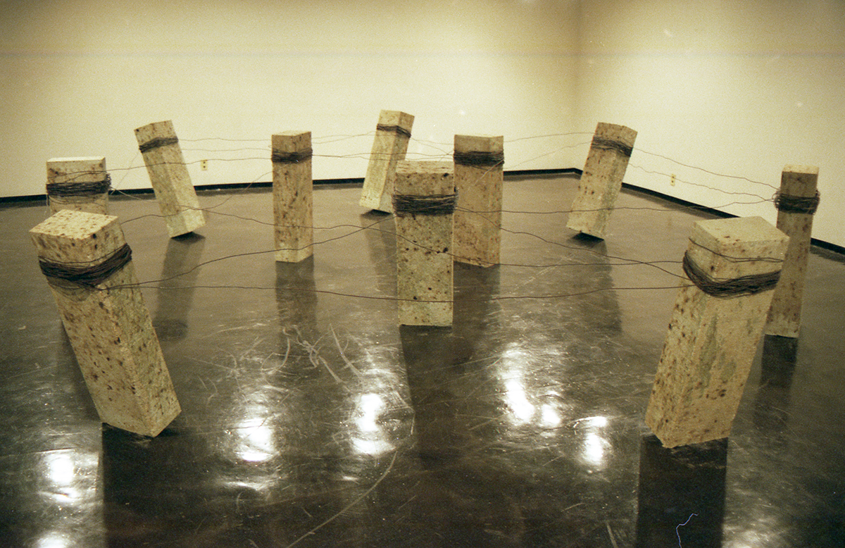 Placement of Condition , 1973/1998 状況置 ( Jōkyōchi ) Oya stone, wire Dimensions variable Installation view, Kishio Suga , Kanagawa Prefectural Gallery, Yokohama, 1998 Courtesy Kanagawa Prefectural Gallery, Yokohama