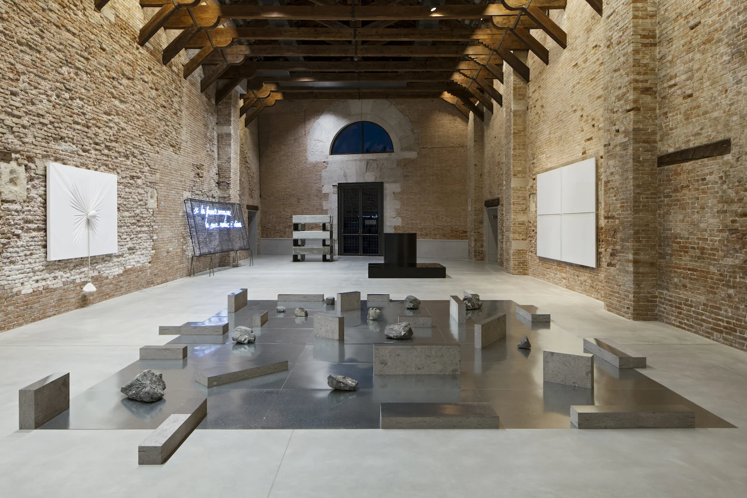 Gap of the Entrance to the Space , 1979/2013 界入差 ( Kainyūsa ) Zinc plates, stones Dimensions variable Installation view, Prima Materia , Punta della Dogana, Venice, Italy, 2013 Courtesy Punta della Dogana, Venice, Italy