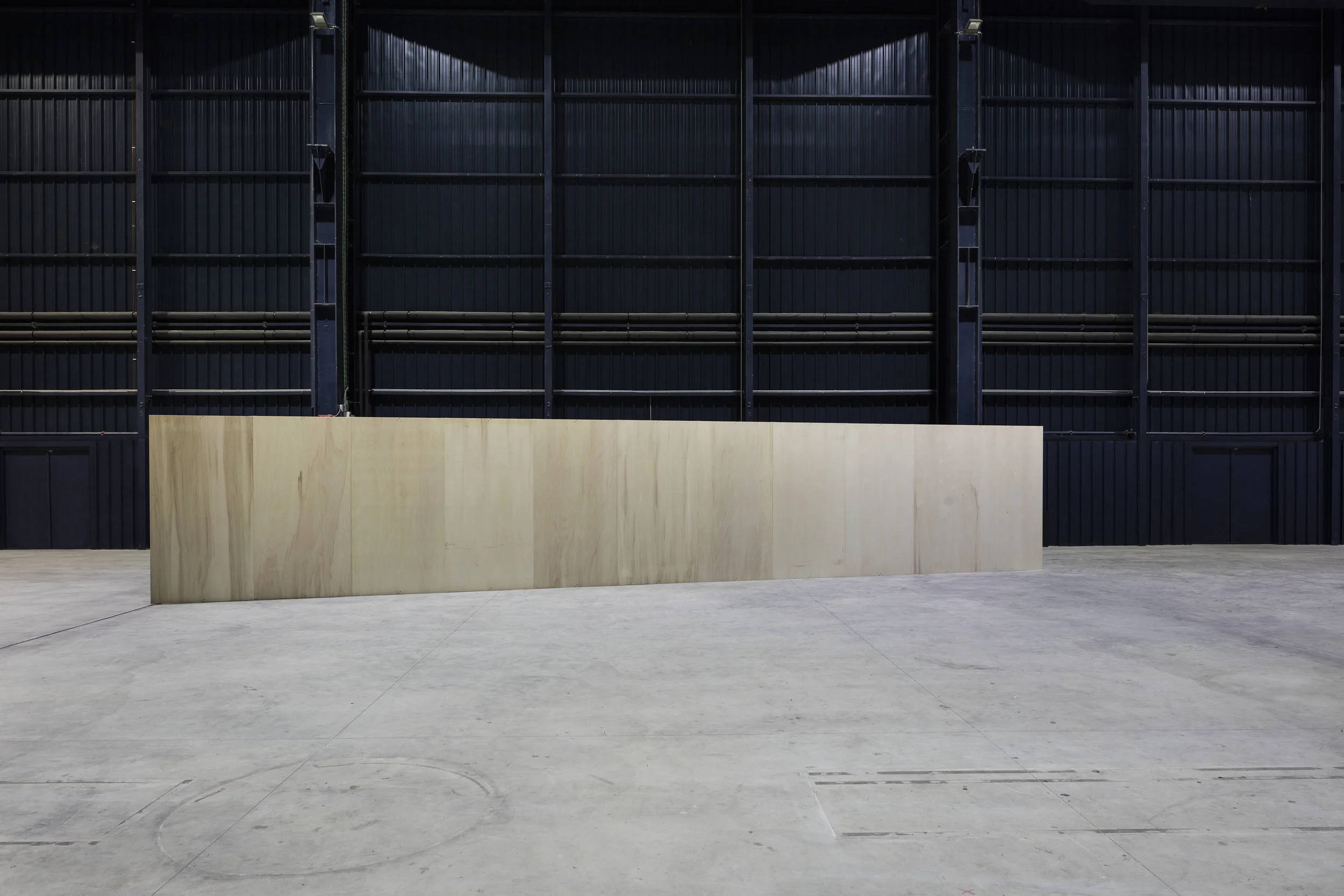 Exposed Realm , 1986/2016 露界 ( Rokai ) Wood, plywood, stones 250 x 13.5 x 85 cm Installation view, Kishio Suga: Situations , Pirelli HangarBicocca, Milan, 2016 Photo: Agostino Osio; Courtesy Pirelli HangarBicocca, Milan