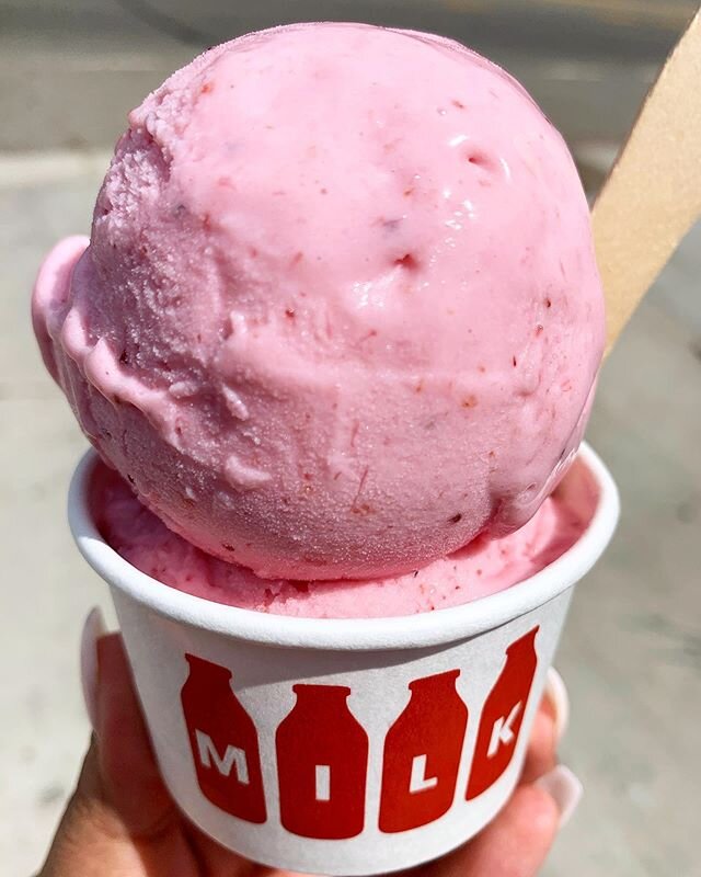 Who else needs a double scoop of California Strawberry to start off the weekend!? 😍😍😍 #treatyoself #madeinLA #strawberry